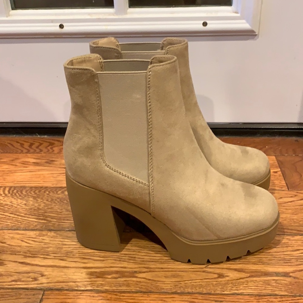 Never worn women’s boots